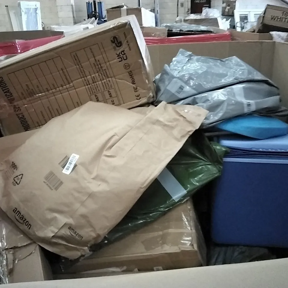 PALLET OF ASSORTED ITEMS AIR COOLER, FOOTIEBOX.COM POP UP GOAL, POPUP TENT, ICE COOLER, T SHAPED BACK DROP SUPPORT, GRUBBY VEGAN RECIPE KITS 
