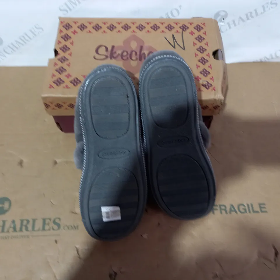 BOXED PAIR OF SKECHERS SLIPPERS - SIZE 3.5
