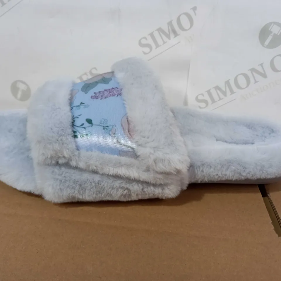 VIONIC FLORAL DESIGN BLUE FLUFFY SLIPPERS, SIZE 7 UK