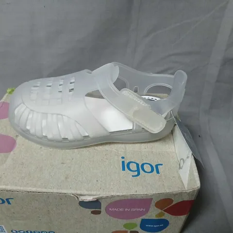 IGOR KIDS' WHITE SANDALS – TOBBY V, MADE IN SPAIN, UK 6 (EU 23)
