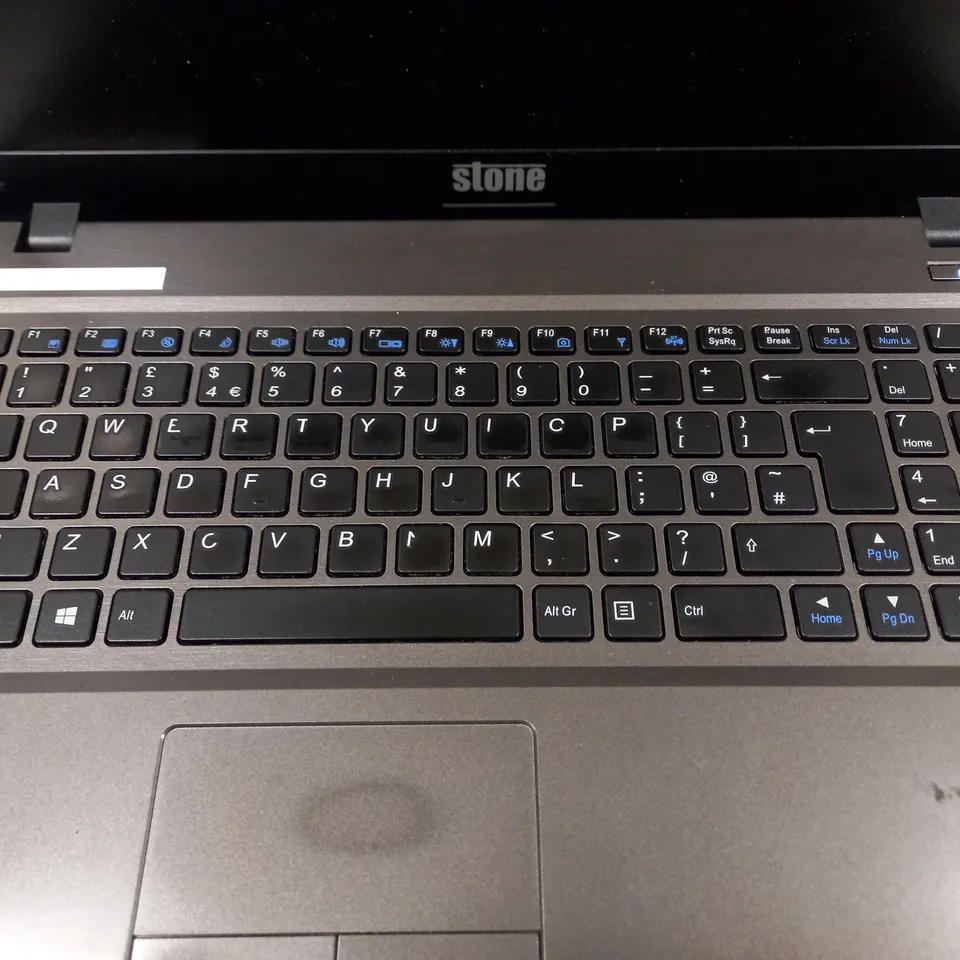 STONE W55XEU LAPTOP IN SILVER