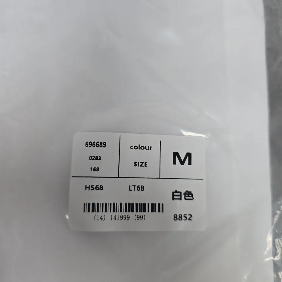 PRADA WHITE T-SHIRT, SIZE M