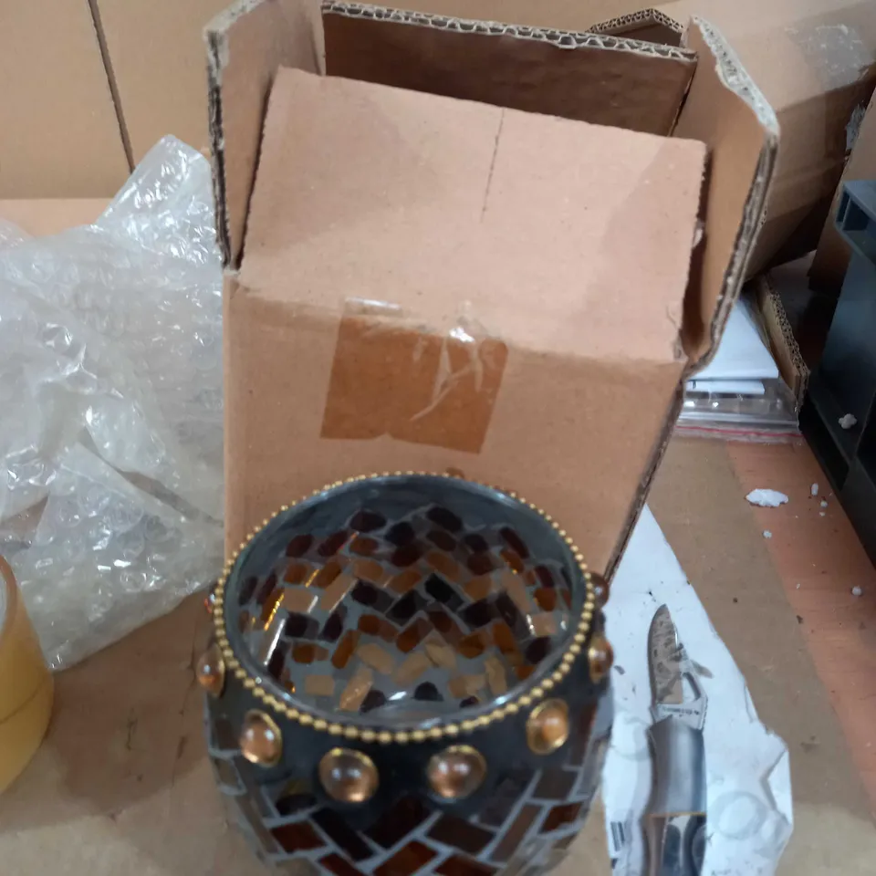 LOT OF 24 PCS OF MOSAIC GLASS LAMP SHADES 
