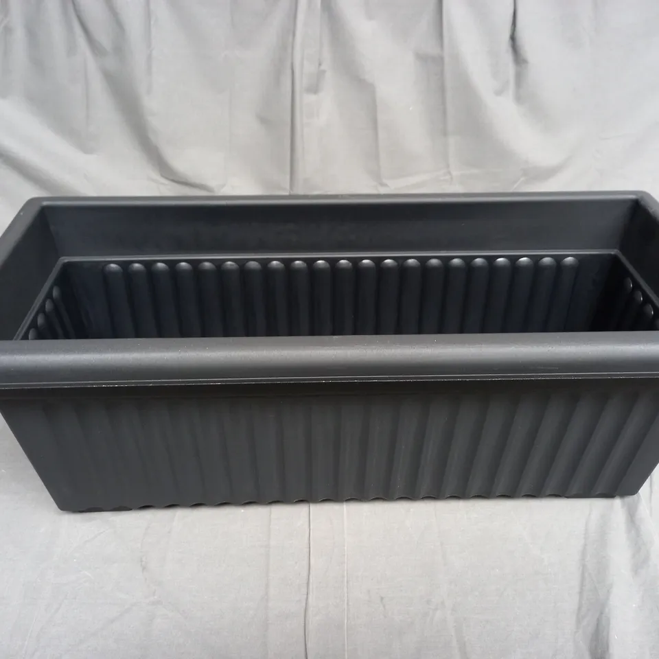 PLASTIC BLACK PLANT PIT