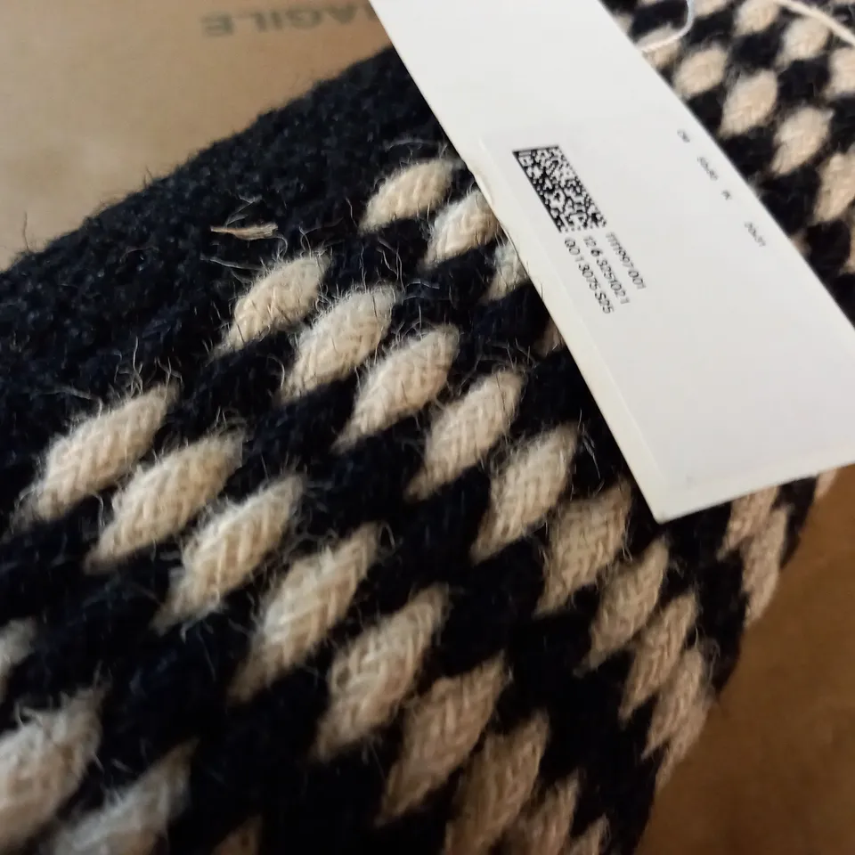 ARKET BLACK/WHITE RUG - 50X80CM