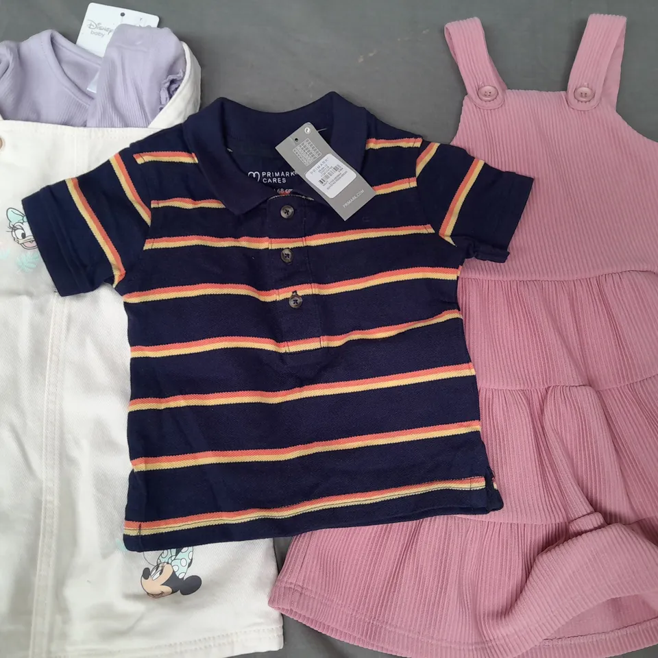 BOX OF APPROXIMATELY 15 ASSORTED KIDS CLOTHING ITEMS IN VARIOUS STYLES, SIZES, AND COLOURS FROM 0 - 5 YEARS