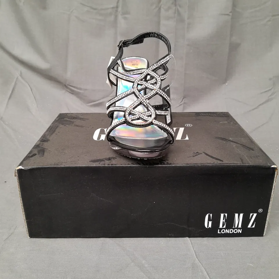 BOX OF APPROXIMATELY 10 BOXED PAIRS OF GEMZ LONDON OPEN TOE SANDALS IN VARIOUS STYLES AND SIZES