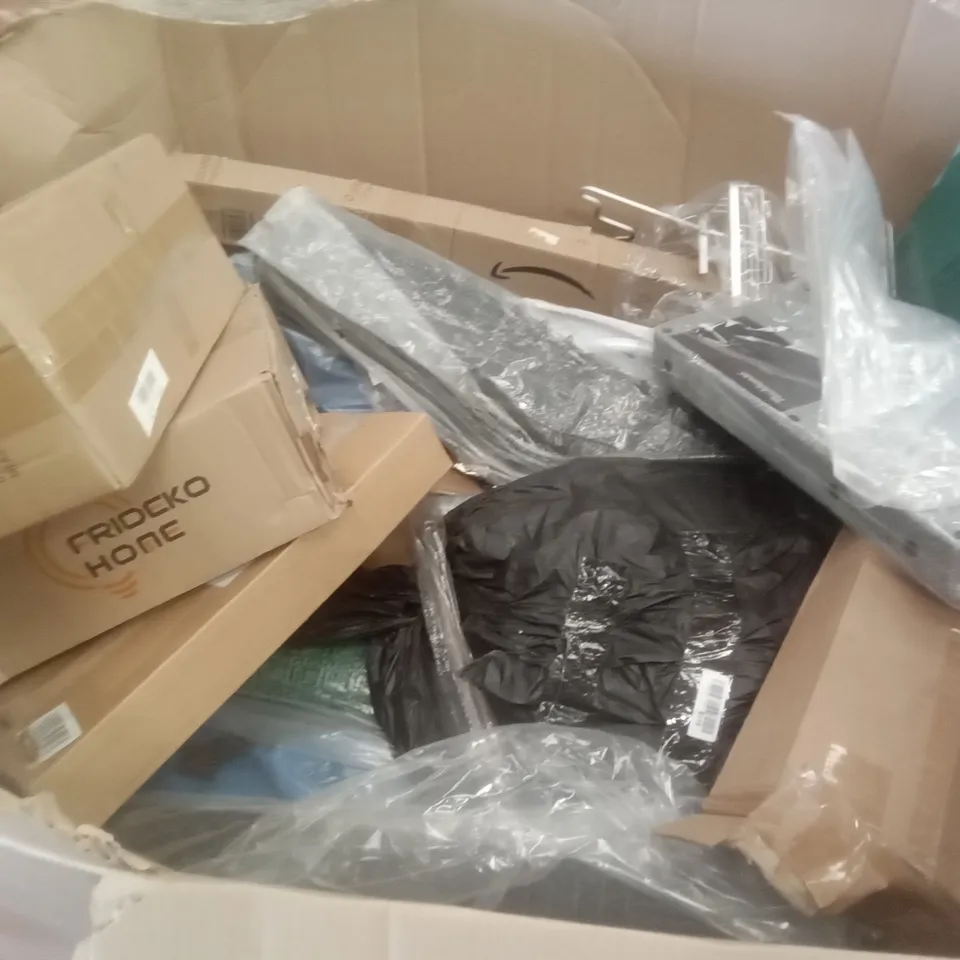 PALLET OF ASSORTED ITEMS INCLUDING AIR COOLER, MEDOKARE STOOL, MIBAO DOOR MAT SPECIALIST, CONE WHALE BEACH TOY TABLE, YESTAR GARDEN SPRINKLER 