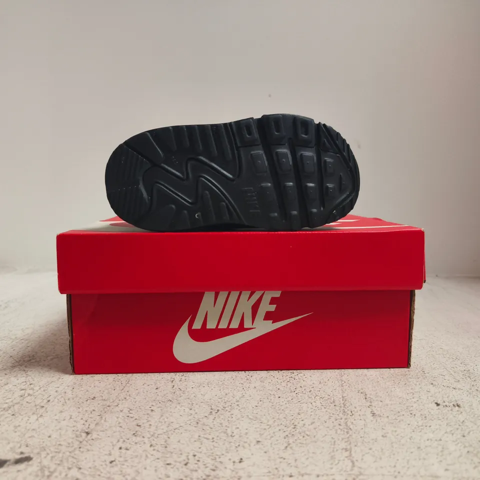 BOXED PAIR OF NIKE AIR MAX 90 EASYON TRAINERS IN BLACK SIZE UK KID'S 5.5
