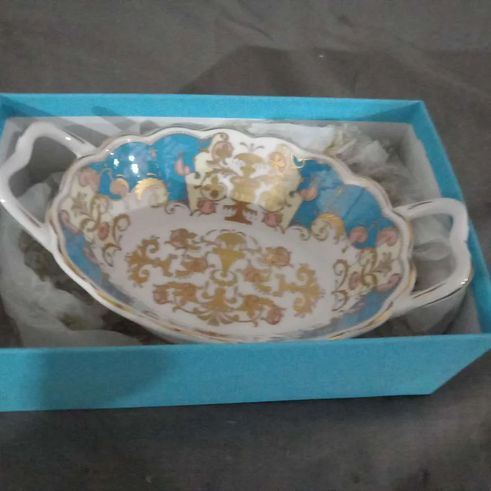 BOXED THE ROYAL COLLECTION ENGLISH FINE BONE CHINA GOLDEN JUBILEE 20O2 DISH