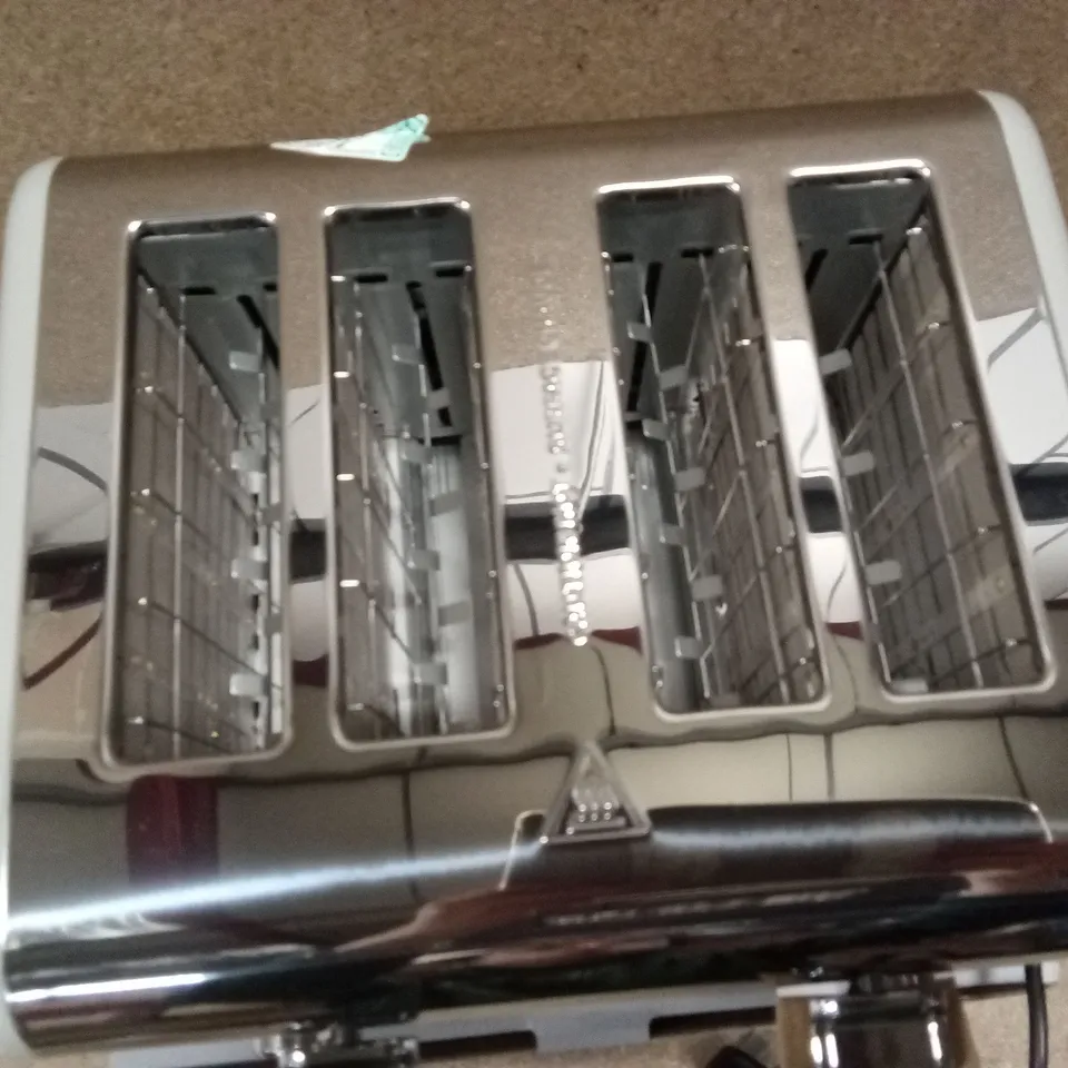 BOXED SWAN RETRO 4-SLICE TOASTER