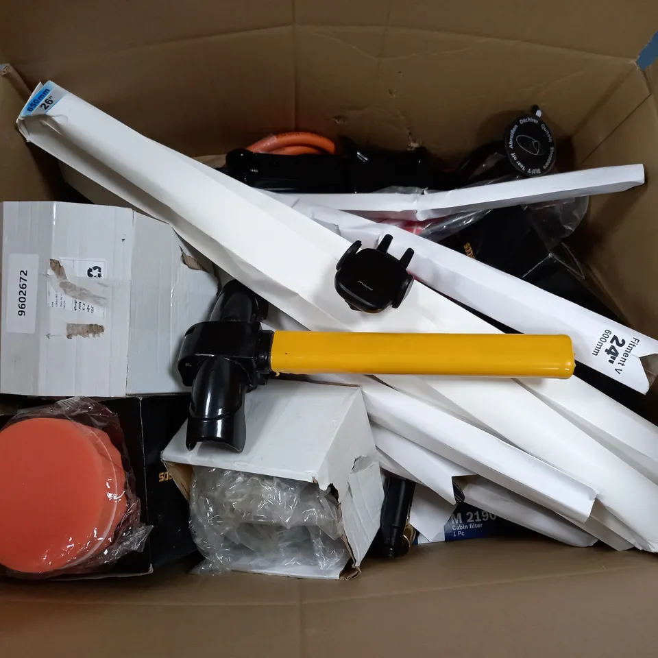 APPROXIMATELY 20 ASSORTED VEHICLE PARTS & ACCESSORIES TO INCLUDE AIR COMPRESSOR, NOVSIGHT LED LIGHT BULBS, VEVOR MANUAL TROLLEY, ETC - COLLECTION ONLY