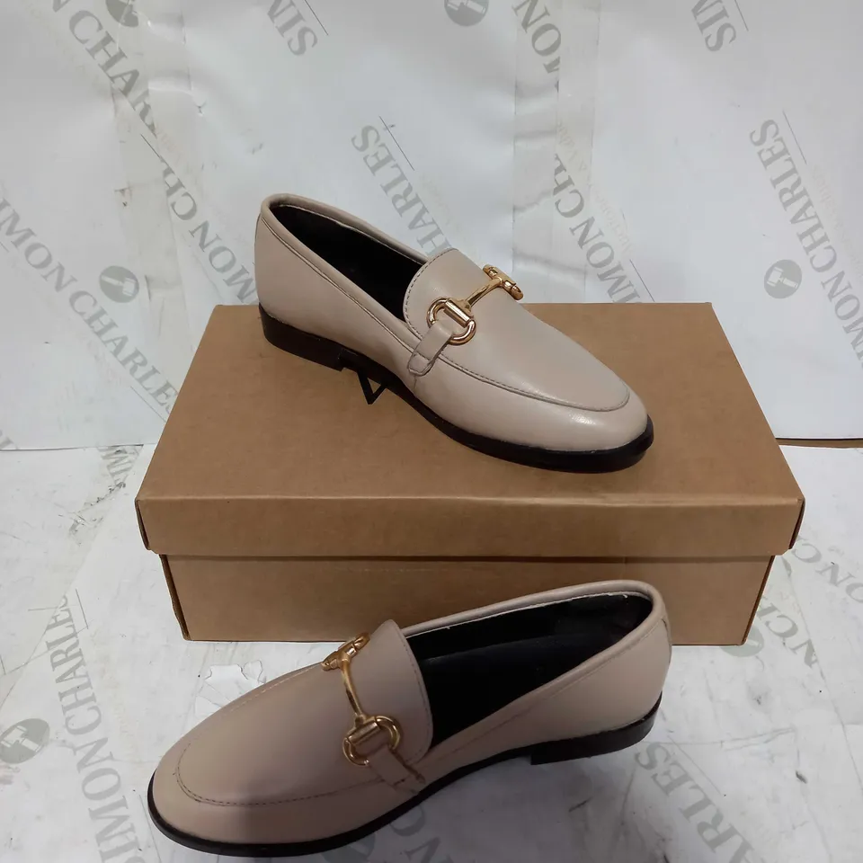 WALLIS BETHAN LEATHER CHAIN LOAFER - SIZE 3