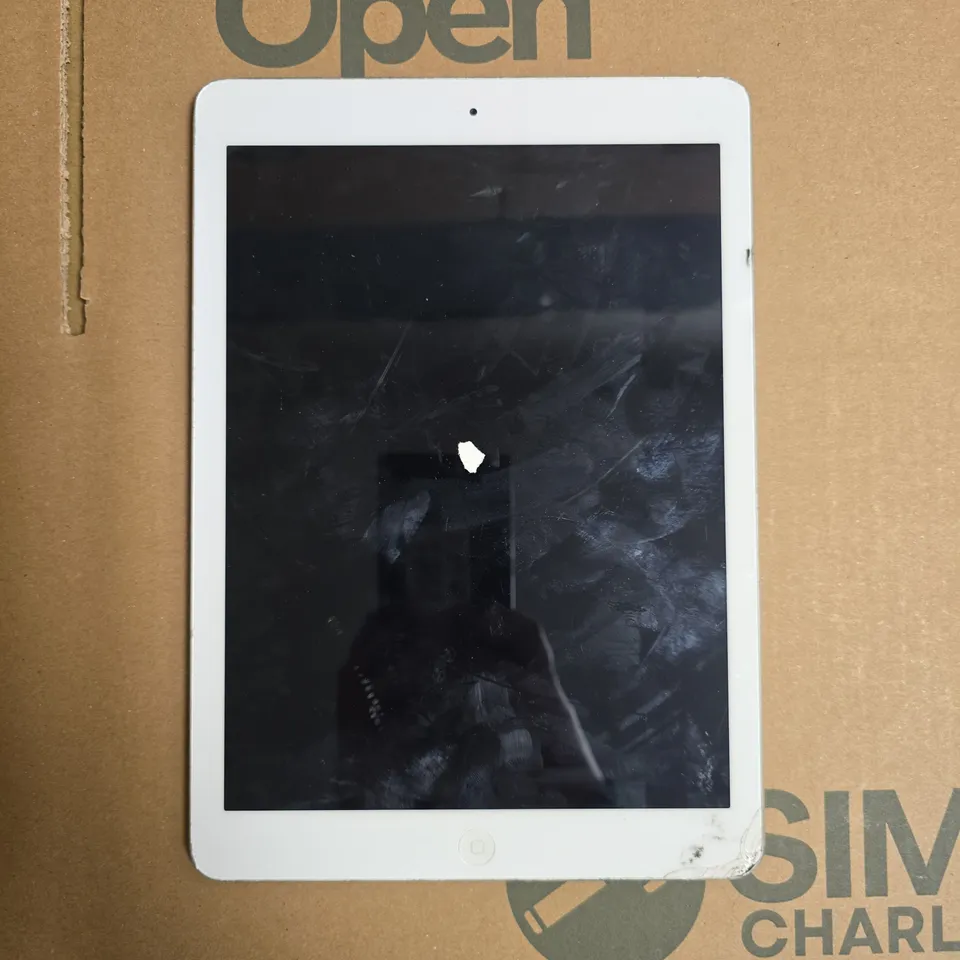 APPLE IPAD TABLET - A1474