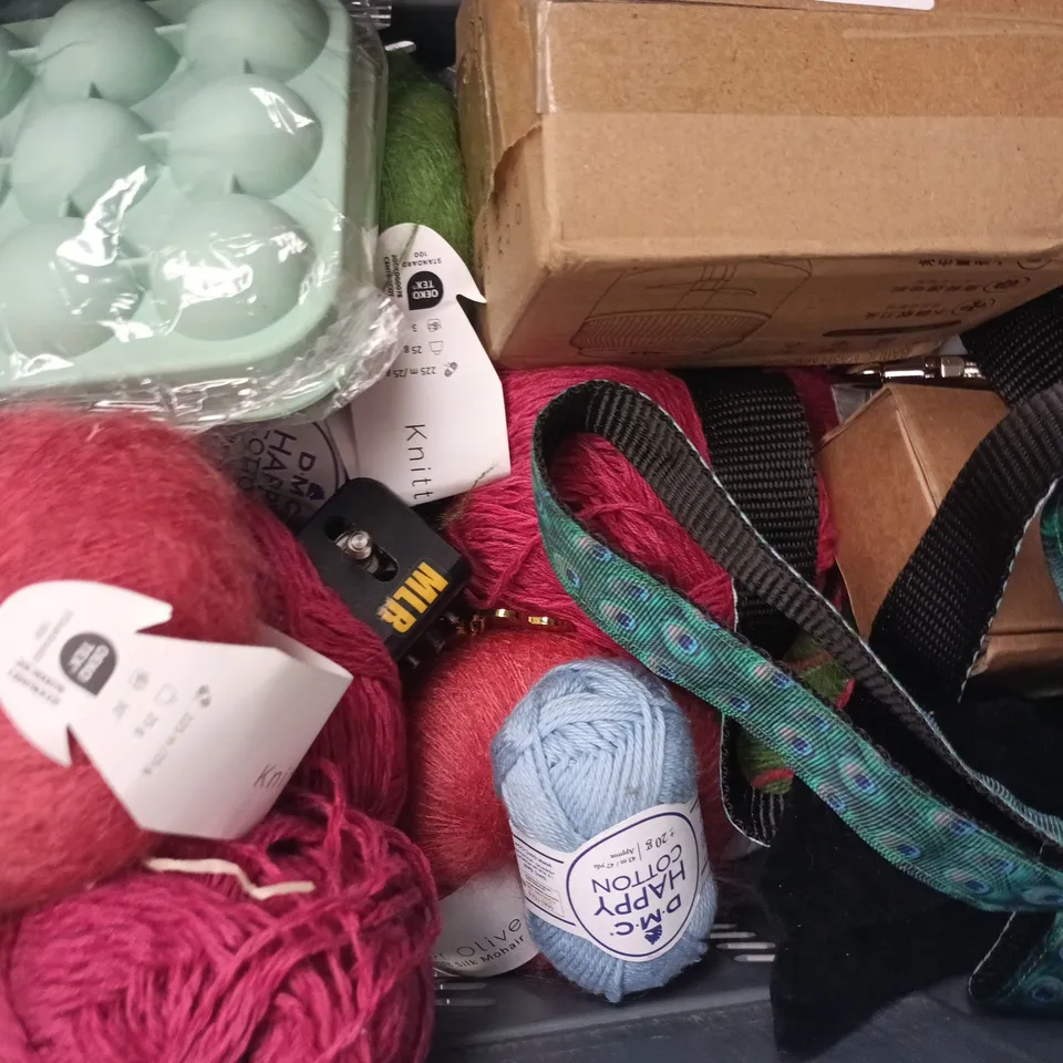 APPROXIMATELY 10 ASSORTED HOUSEHOLD ITEMS TO INCLUDE ECO LAUNDRY DETERGENT, KNITTING YARN, ETC