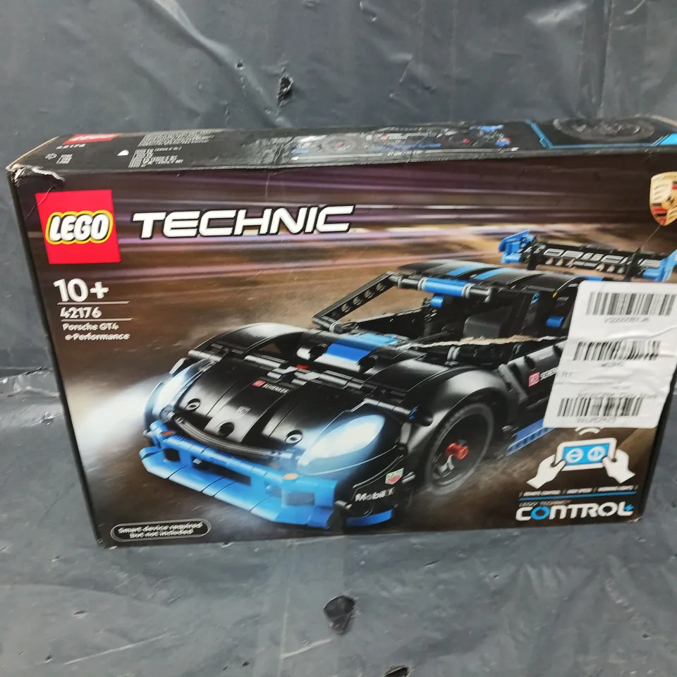 BOXED LEGO PORSCHE GT4 E-PERFORMANCE 42176