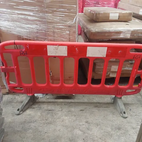 PLASTIC CROWD BARRIER 