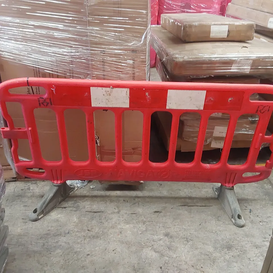 PLASTIC CROWD BARRIER 