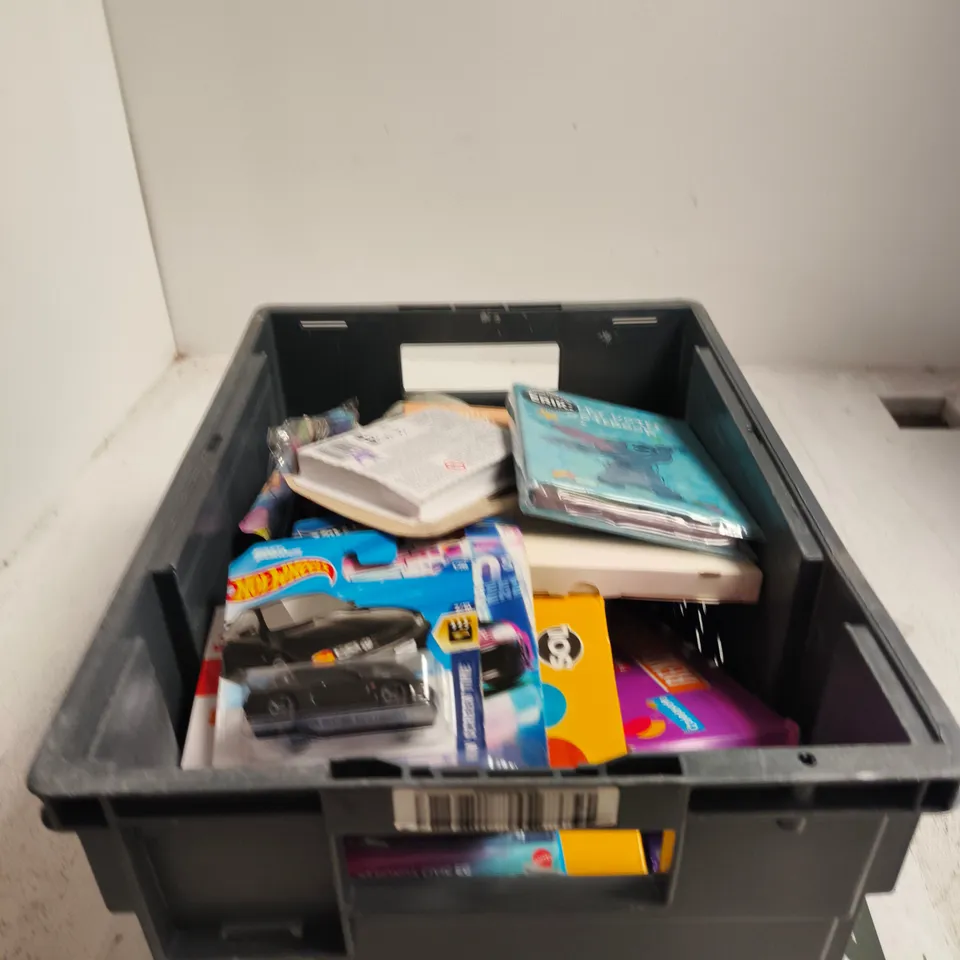 TOTE OF APPROXIMATELY 15 ASSORTED TOY/GAME ITEMS TO INCLUDE WINNIE THE POOH NOTEBOOK, HOT WHEELS CARS, BOUNCY BALLS, SQUISHY BUN, STITCH NOTEBOOK ETC