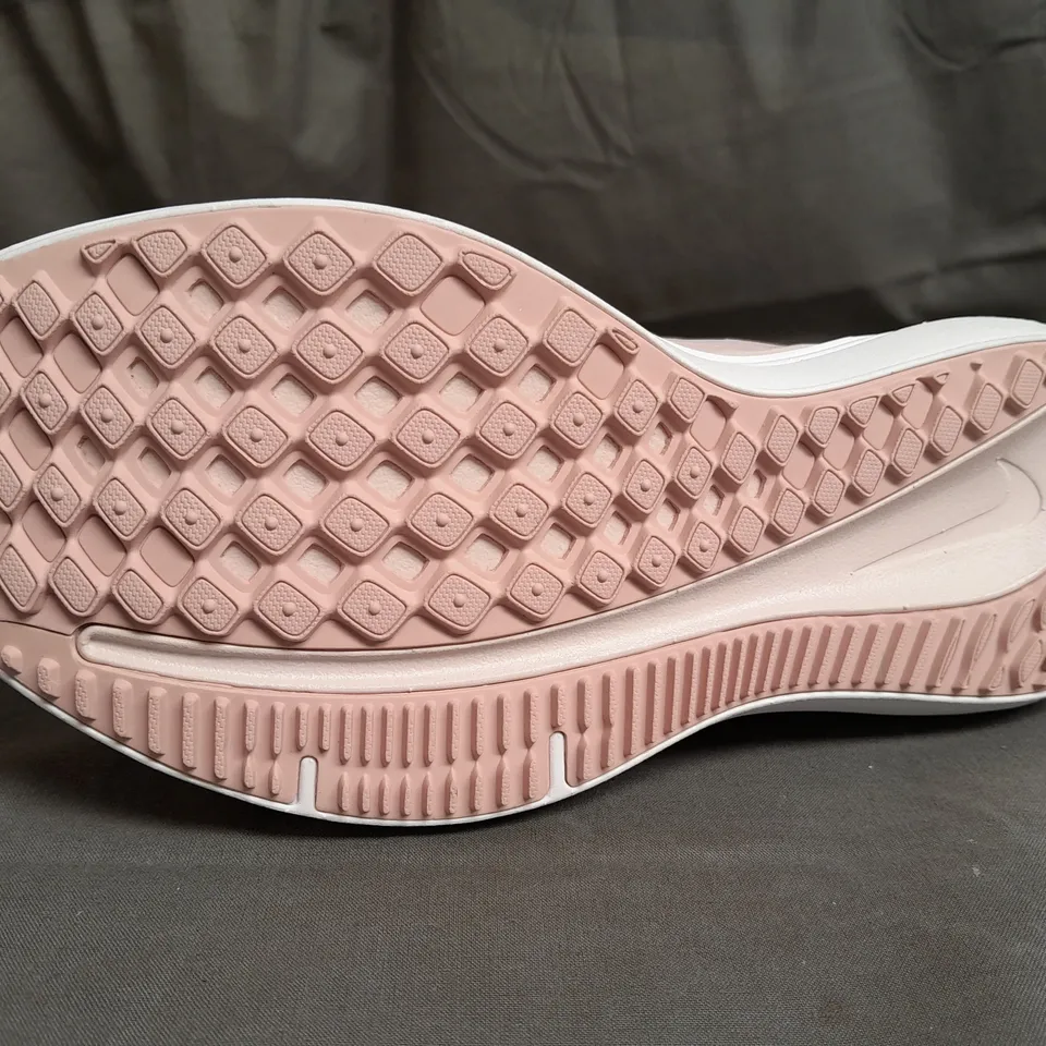 BOXED PAIR OF NIKE AIR WOMENS WINFLO 9 TRAINERS SIZE UK 6