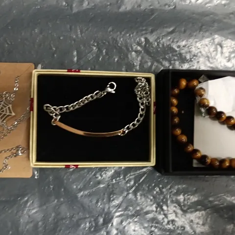 APPROXIMATELY 20 ASSORTED JEWELLERY ITEMS TO INCLUDE BRACELETS, AND NECKLACES, ETC