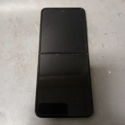 SAMSUNG GALAXY FLIP PHONE IN BLACK