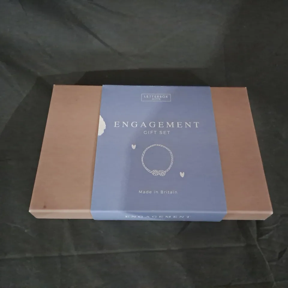 LETTERBOX GIFTS ENGAGEMENT GIFT SET