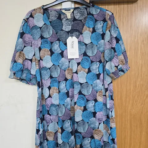 SEASALT CORNWALL SHORT SLEEVE ROSEHIP TOP - BLUE MULTI - SIZE 14
