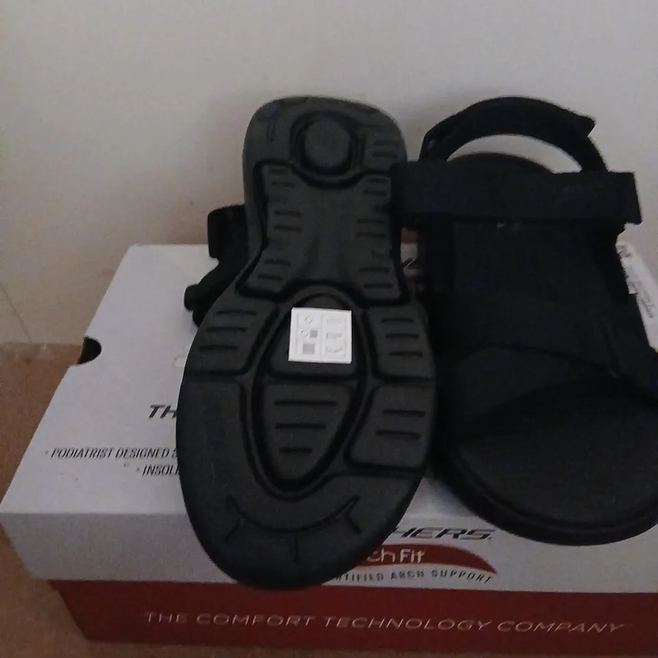 SKECHERS ARCH FIT SANDALS – BLACK, UK 4