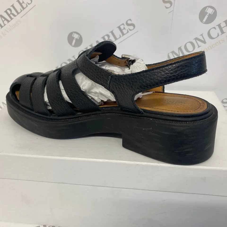 BOXED PAIR OF RUSSELL&BROMLEY BLACK SHOES SIZE 38