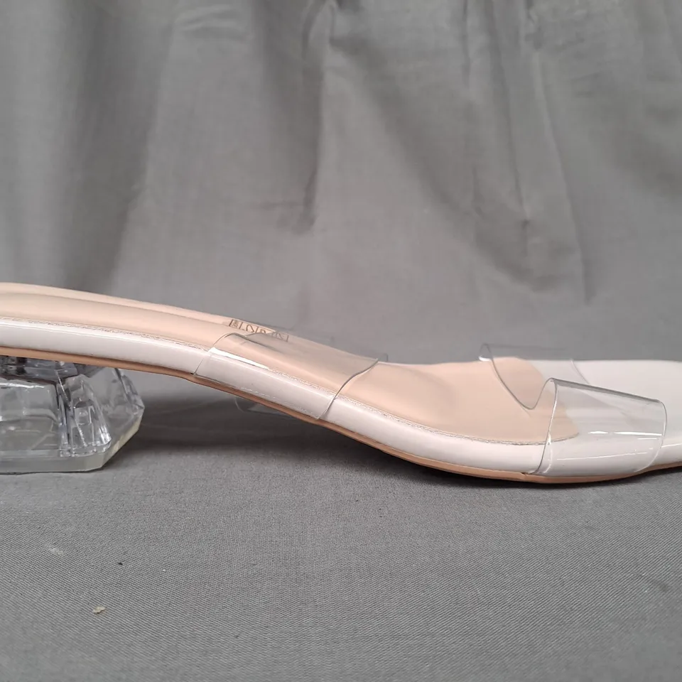 BOXED PAIR OF DESIGNER OPEN TOE LOW HEEL SANDALS IN BEIGE W. CLEAR STRAPS EU SIZE 43