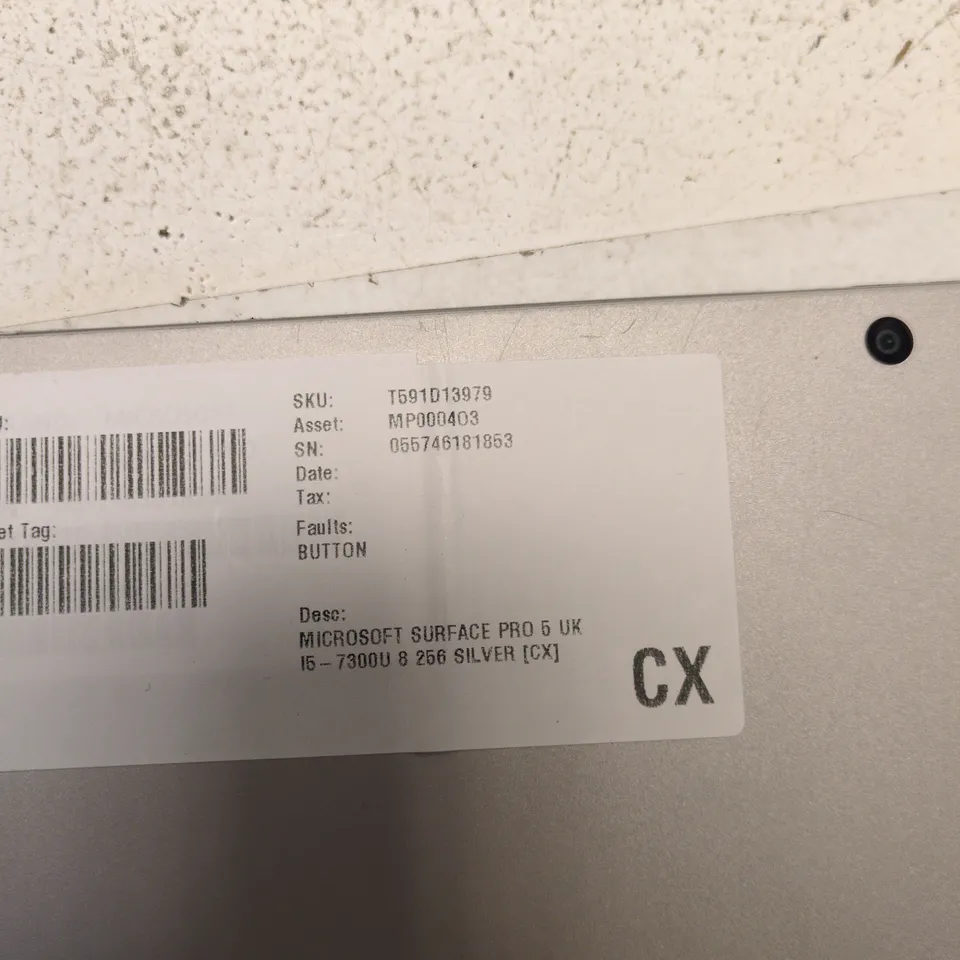 MICROSOFT SURFACE PRO 5 UK WITH KEYBOARD – FAULTY BUTTON (NOT POWER TESTED)