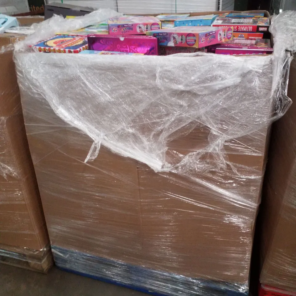 PALLET CONTAINING LARGE QUANTITY OF ASSORTED KIDS ACTIVITY BOOKS & TOYS