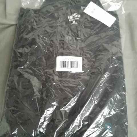 HOLLISTER ADVANCED STRETCH SHIRT IN BLACK - MEDIUM