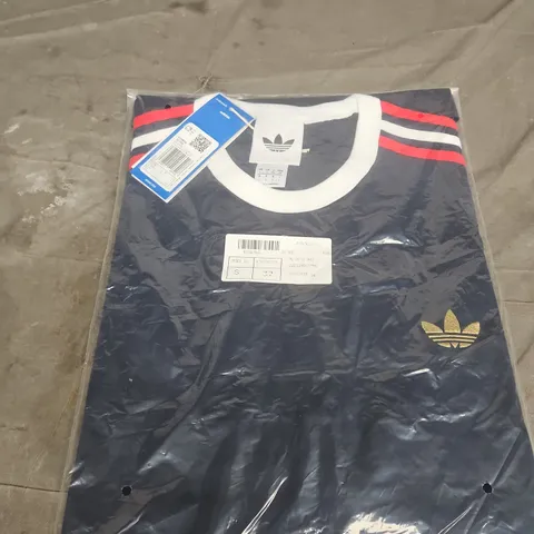 ADIDAS ORIGINALS KC8636 3S TEE – NAVY WITH WHITE NECKLINE, RED SHOULDER STRIPES – UK L