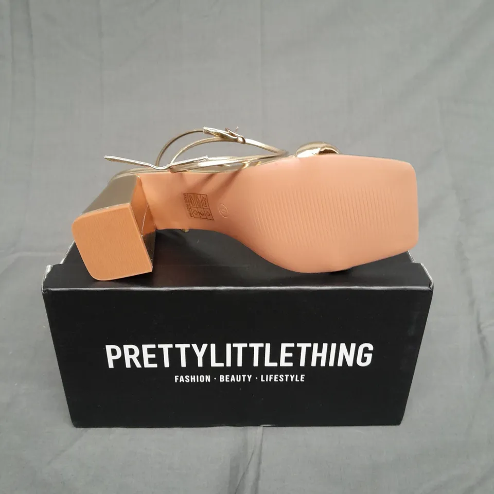 BOXED PAIR OF PRETTYLITTLETHINGS WIDE FIT PU SQUARE TOE QUILTED LOW BLOCK HEEL SANDALS IN GOLD UK 6