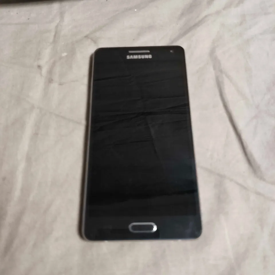 SAMSUNG GALAXY A5 (2017) – 32GB SMARTPHONE