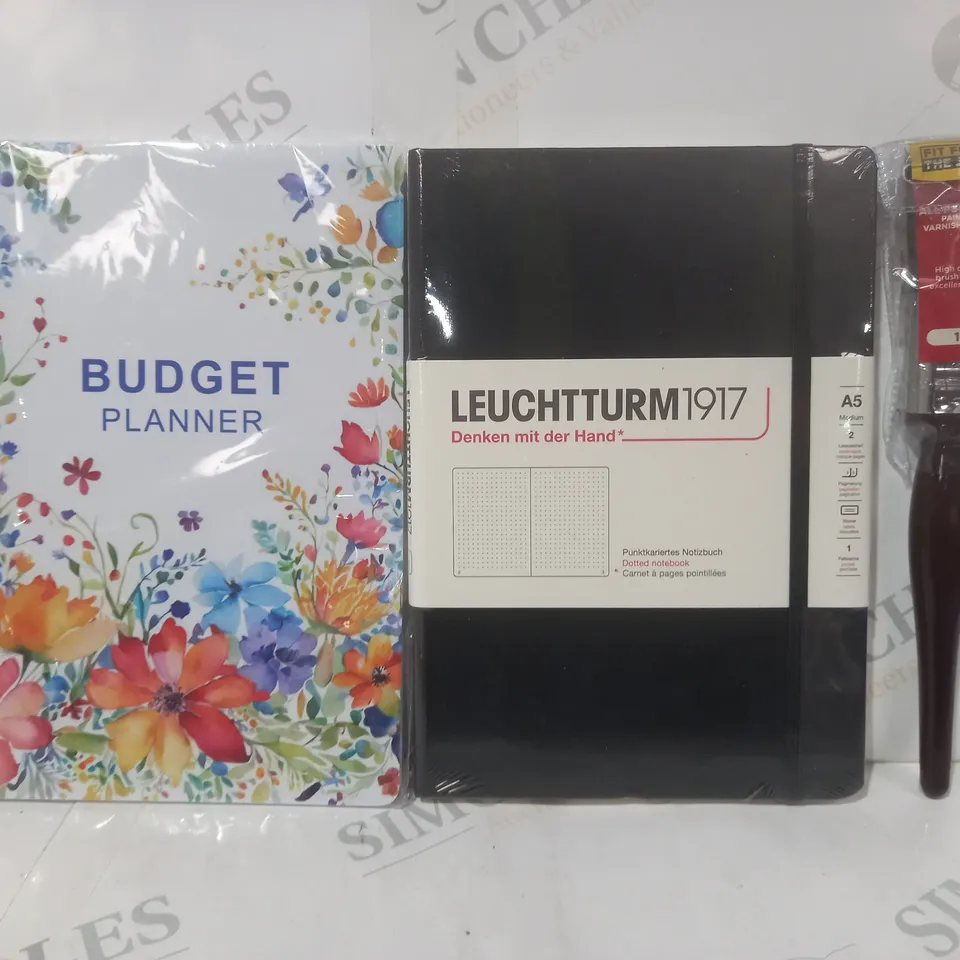APPROXIMATELY 15 ASSORTED HOUSEHOLD ITEMS TO INCLUDE PAINT BRUSH, DOTTED NOTEBOOK, BUDGET PLANNER, ETC