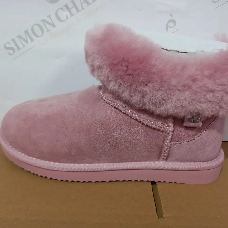 MODA IN PELLE SNUGGLY NUDE SHEEPSKIN ANKLE SLIPPER BOOTS - UK SIZE 6