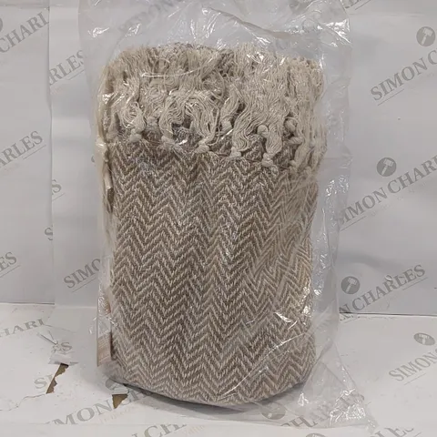 BAGGED AUDLEY CHEVRON HERRINGBONE THROW BLANKET // 150 X 200CM (1 ITEM)