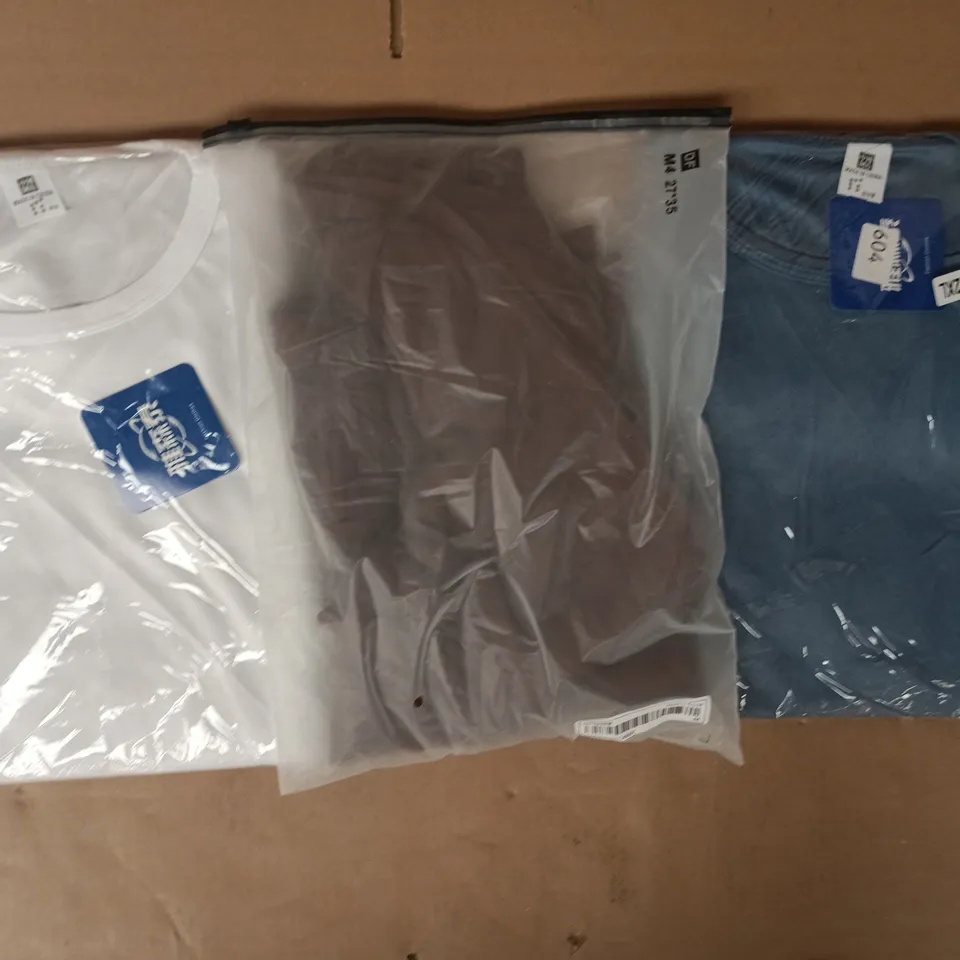 APPROXIMATELY 20 ASSORTED CLOTHING AND FASHION PRODUCTS IN VARIOUS STYLES AND SIZES - COLLECTION ONLY