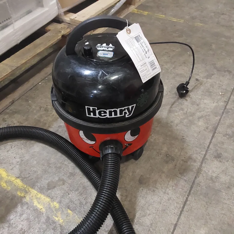 NUMATIC HVR240 HENRY VACUUM CLEANER (230V)