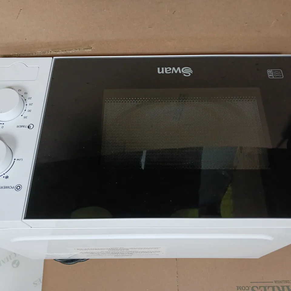 SWAN 20L 700W MANUAL MICROWAVE IN WHITE RRP £54