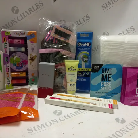 BOX OF APPROX 10 ASSORTED BEAUTY PRODUCTS TO INCLUDE CERAVE HYDRATING CLEANSER, ORAL B TOOTHBRUSH HEADS, HARD WAX BEANS, ETC