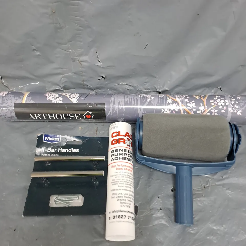 APPROXIMATELY 15 ASSORTED HOUSEHOLD ITEMS TO INCLUDE WALLPAPER, ROLLER, ADHESIVE ETC 