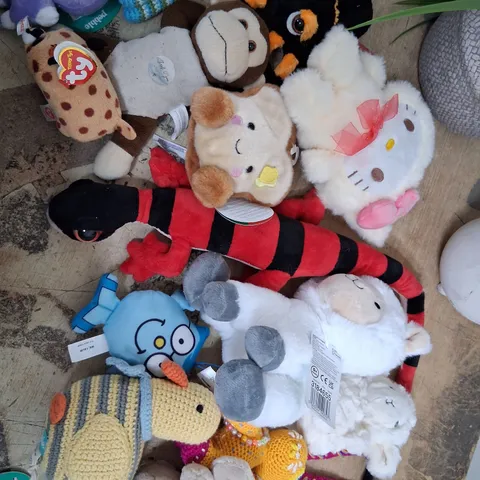 APPROXIMATELY 20 ASSORTED SOFT TOYS TO INCLUDE; PEBBLE, MR MEN, KEEL ECO