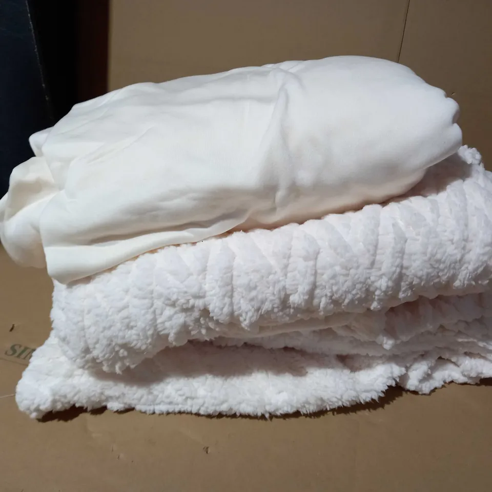 COZEE HOME EMBOSSED SHERPA DUVET SET KING SIZE