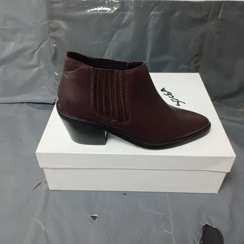 BOXED PAIR OF WOMENS WINE LEATHER ANKLE BOOTS SIZE 35