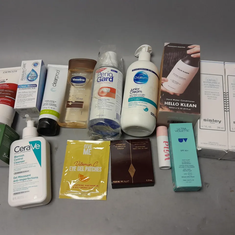 BOX OF APPROXIMATELY 15 COSMETIC ITEMS TO INCLUDE HELLO KLEAM CONDITIONER, VASELINE BODY OIL, AND CERAVE CLEANSER ETC. 