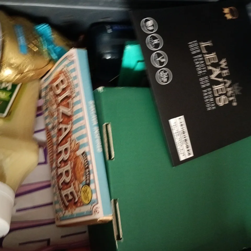 APPROXIMATELY 10 ASSORTED FOOD AND DRINK ITEMS TO INCLUDE LINDT, PUMP STREET, ETC